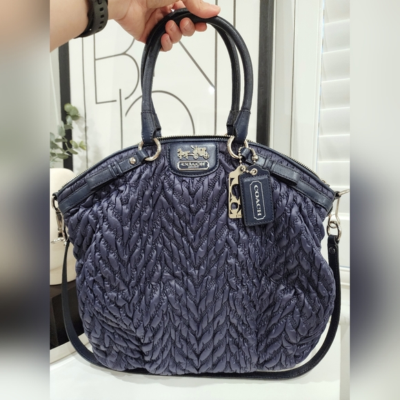 バッグ Coach Madison Chevron Lindsey Satchel Coach Madison Nylon Quilted Chevron Lindsey Satchel Shoulder